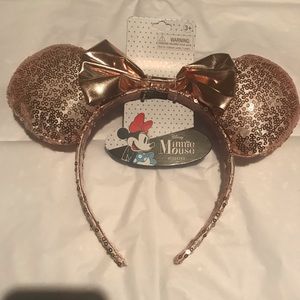 Minnie Mouse rose pink sequins ears